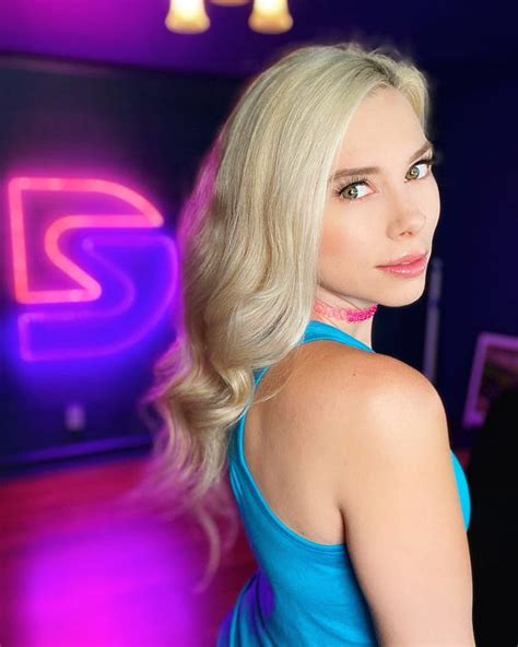 com Kaitlyn Siragusa aka Amouranth is one of the hot Twitch streamers and cosplay artists. . Hottest female twitch streamers tier list